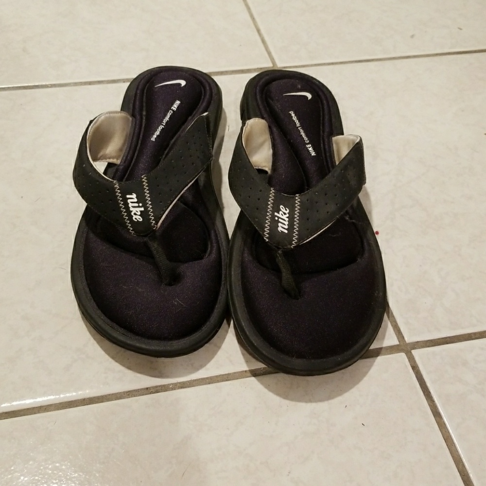 Nike comfort footed sandals